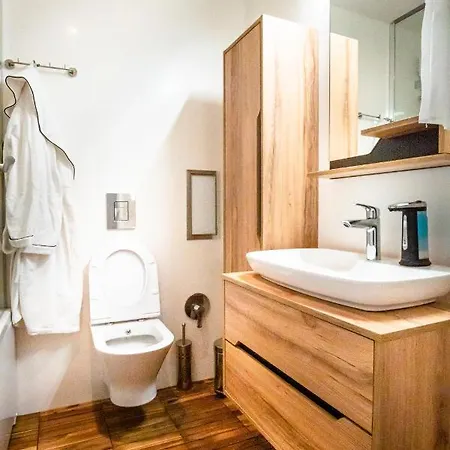 Luxury In Building K55 With Free Garage 바르나