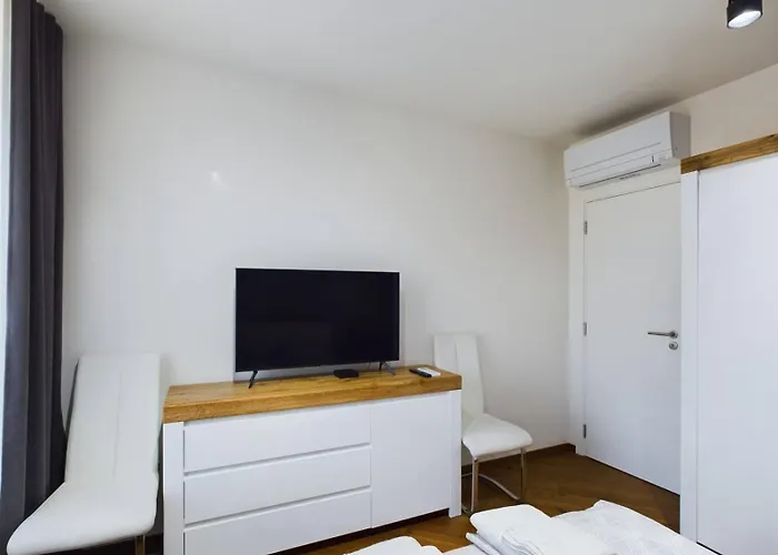 Luxury In Building K55 With Free Garage Appartement