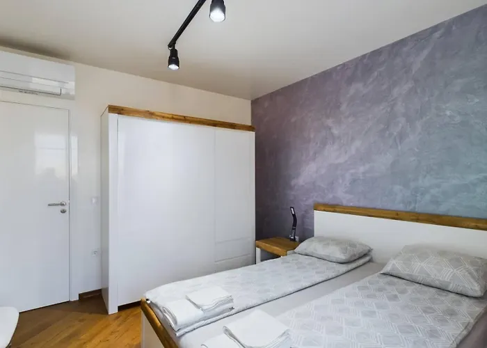 Luxury In Building K55 With Free Garage Appartement *