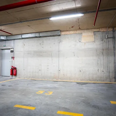 Luxury In Building K55 With Free Garage 公寓