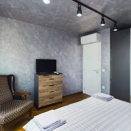 Luxury In Building K55 With Free Garage 公寓