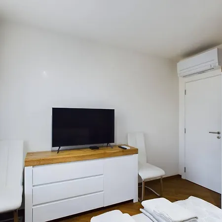 Luxury In Building K55 With Free Garage 公寓